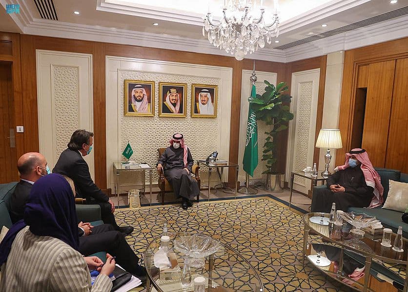 وزير الخارجية يستقبل المنسق المقيم للأمم المتحدة منسق الشؤون الإنسانية في اليمن