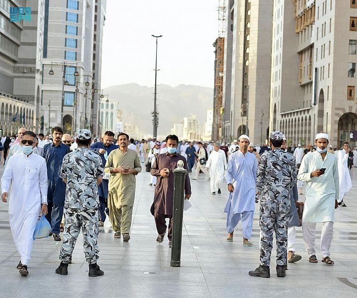 رجال الأمن .. صور مشرفة وهمة عالية في خدمة ضيوف المسجد النبوي