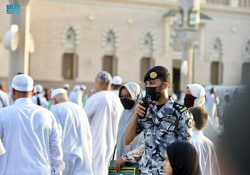 رجال الأمن .. صور مشرفة وهمة عالية في خدمة ضيوف المسجد النبوي