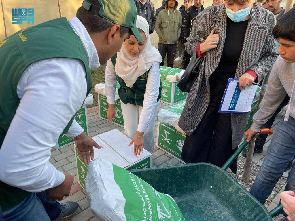 جانب من توزيع السلال الرمضانية في كوسوفو. "واس"