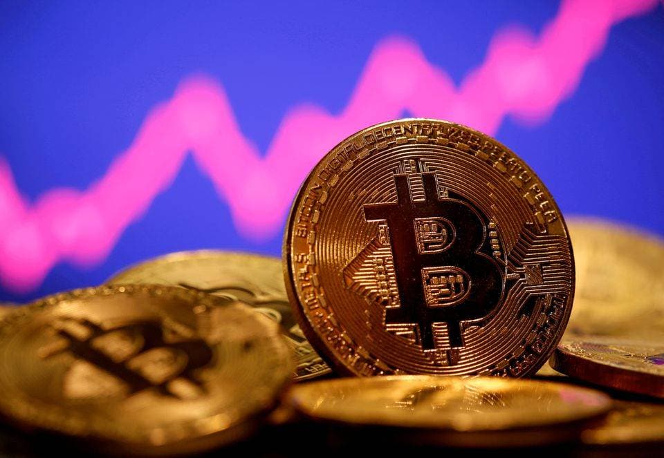 الملاذ الاستثماري .. العملات المشفرة أم الذهب؟