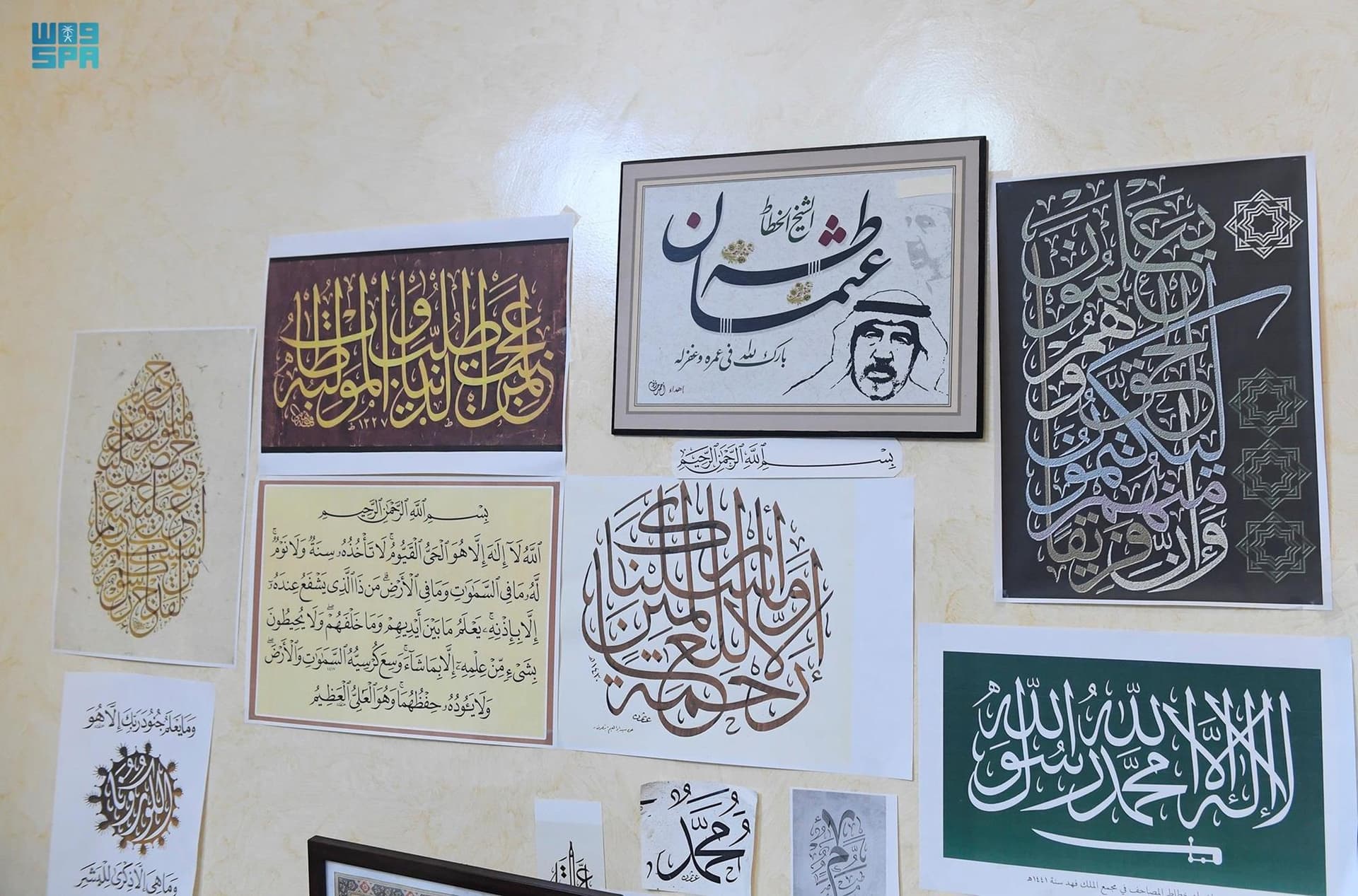 عثمان طه .. أنامل نثرت تميزها في كتابة المصحف الشريف لأكثر من 30 عاما