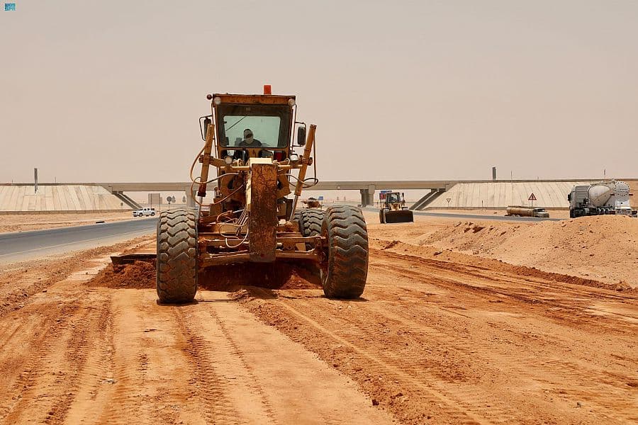 مواصلة تنفيذ ازدواج الطريق الرابط بين الخرج وطريق الرياض الدمام السريع