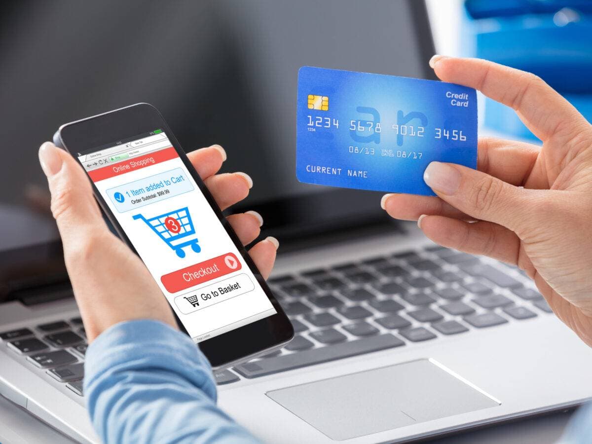 المؤثرون .. صناعة ناشئة تروج لكل شيء عبر الإنترنت