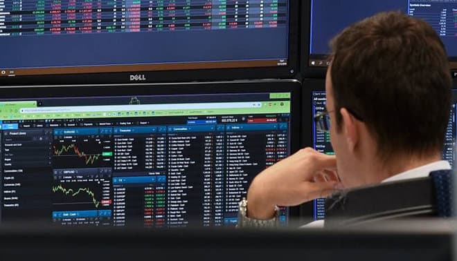 أسهم أوروبا تهبط متضررة من بيانات اقتصادية ضعيفة والتوتر الأمريكي الصيني