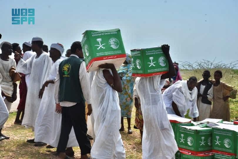 مركز الملك سلمان للإغاثة يوزع المساعدات الإغاثية للمتضررين من الفيضانات في السودان