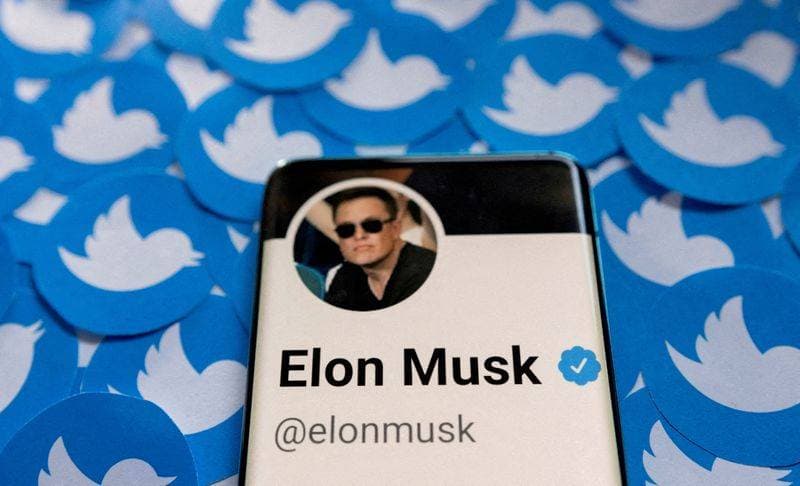 مساهمو «تويتر» يصوتون لصالح بيع الشركة لماسك