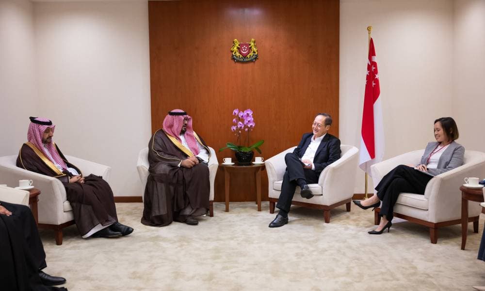 جانب من لقاءات وزير الاقتصاد خلال زيارته إلى سنغافورة.