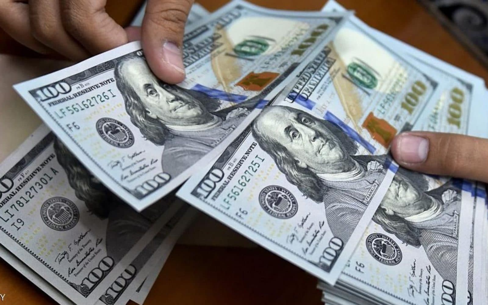 الدولار يستقر وسط ترقب لقرار المركزي الأمريكي بشأن الفائدة