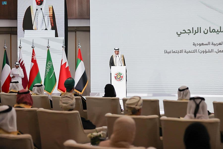 الوزير الراجحي يكرم الكفاءات في مجالات العمل والتنمية في المملكة ودول الخليج