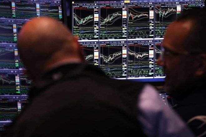 وول ستريت .. النزيف يتوقف والمؤشرات ترتفع 2 %