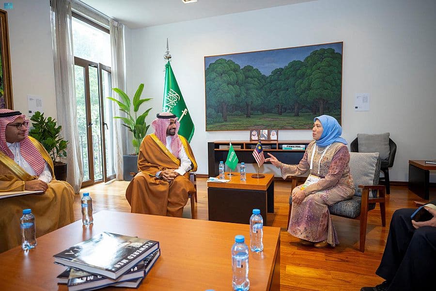 وزير الثقافة يلتقي بوزيرة السياحة والفنون والثقافة الماليزية