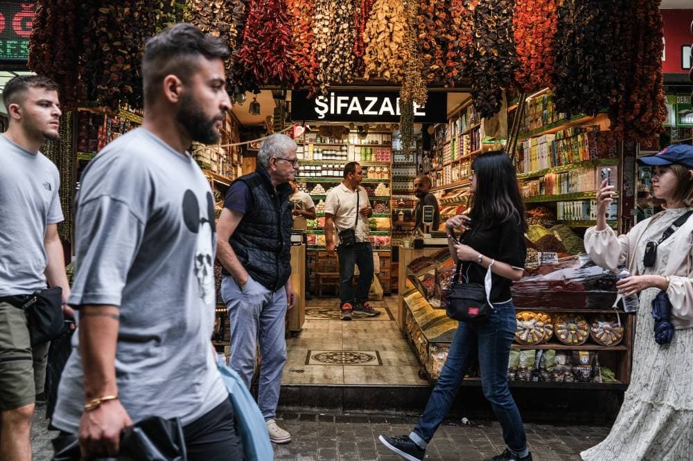 التداعيات الاقتصادية للحرب الروسية الأوكرانية أدت إلى تفاقم التضخم هذا العام. "إ.ب.أ"