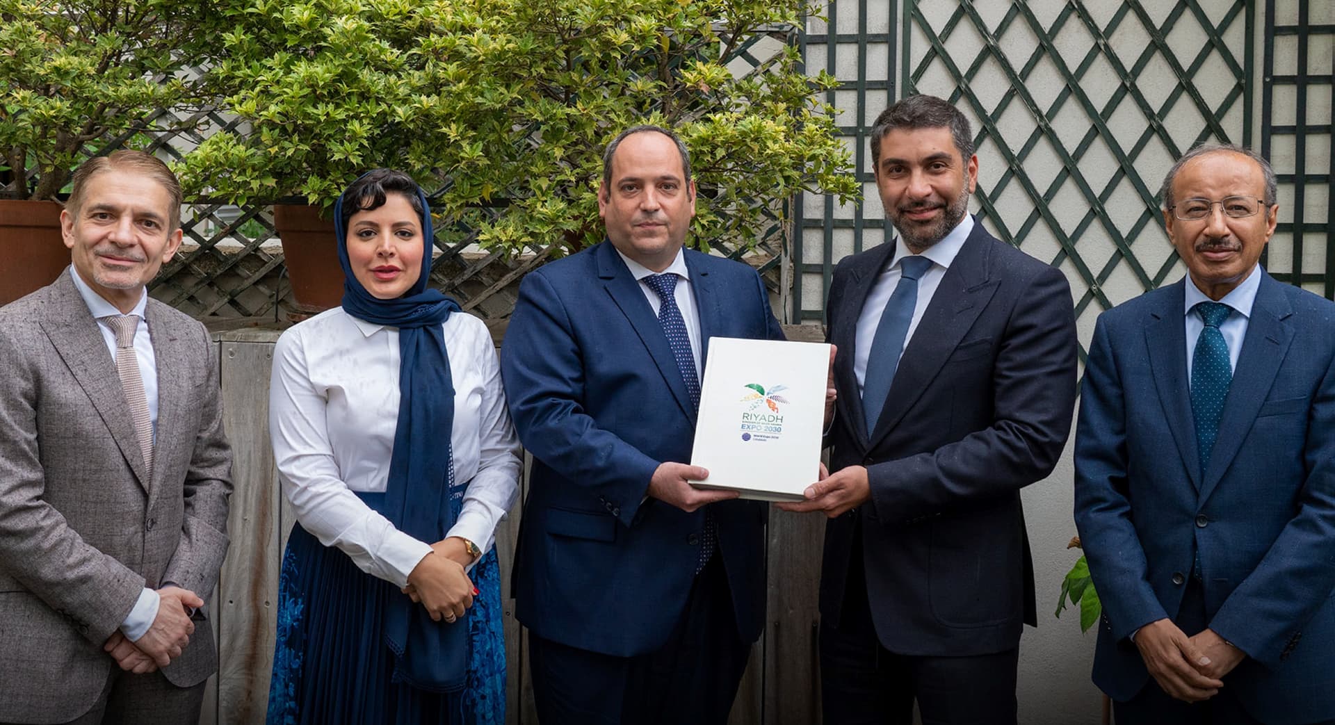 "الرشيد" يقدم ملف ترشح السعودية لاستضافة معرض إكسبو 2030 في الرياض