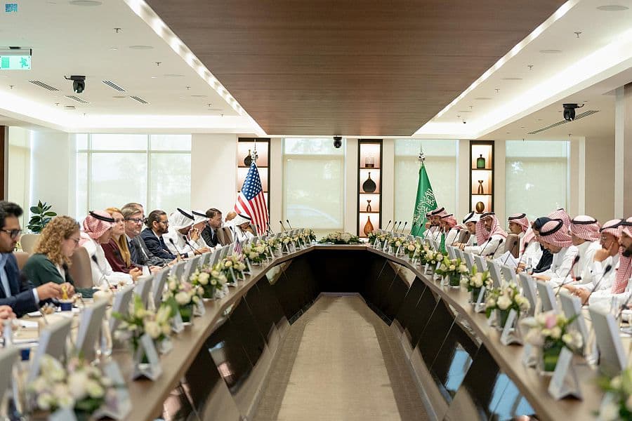 وفد من الغرفة التجارية الأمريكية يطلع على فرص الاستثمار في الاقتصاد الأخضر