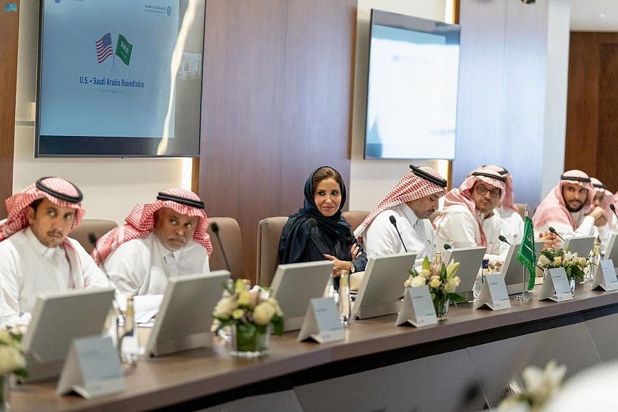 وفد من الغرفة التجارية الأمريكية يطلع على فرص الاستثمار في الاقتصاد الأخضر