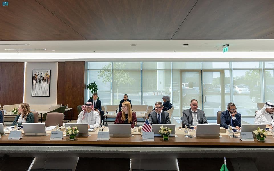 وفد من الغرفة التجارية الأمريكية يطلع على فرص الاستثمار في الاقتصاد الأخضر