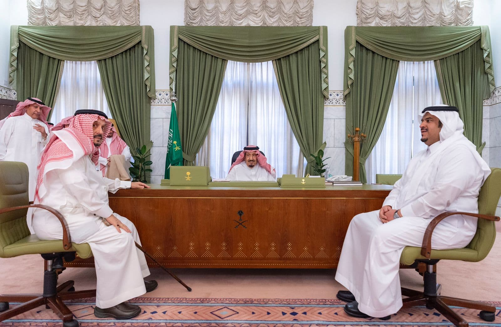 خادم الحرمين يزور مقر إمارة منطقة الرياض وقصر المصمك