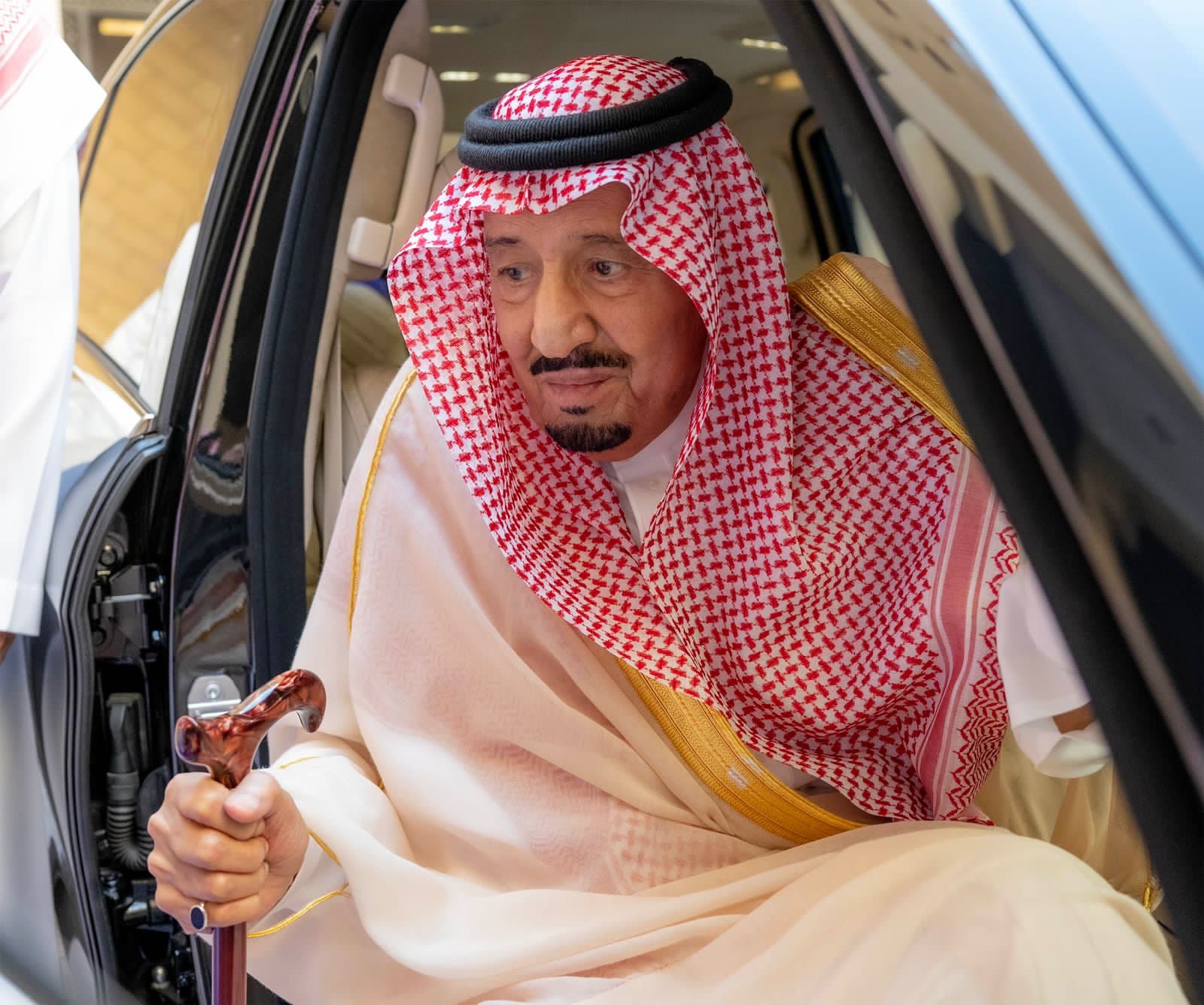 خادم الحرمين يزور مقر إمارة منطقة الرياض وقصر المصمك