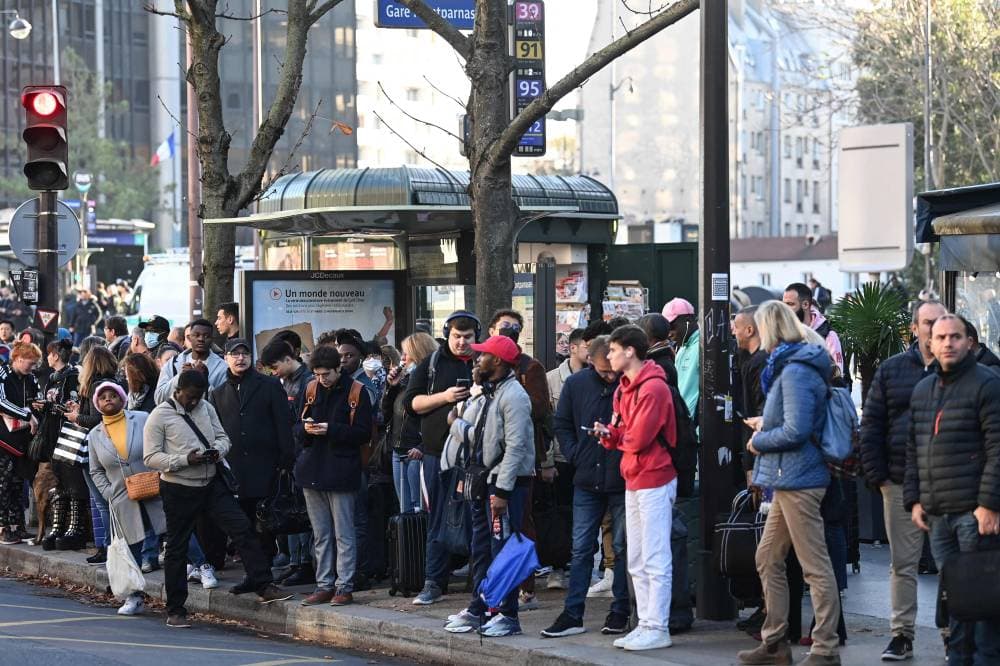 برامج توعوية ووقائية عن بعد للطلاب وأسرهم