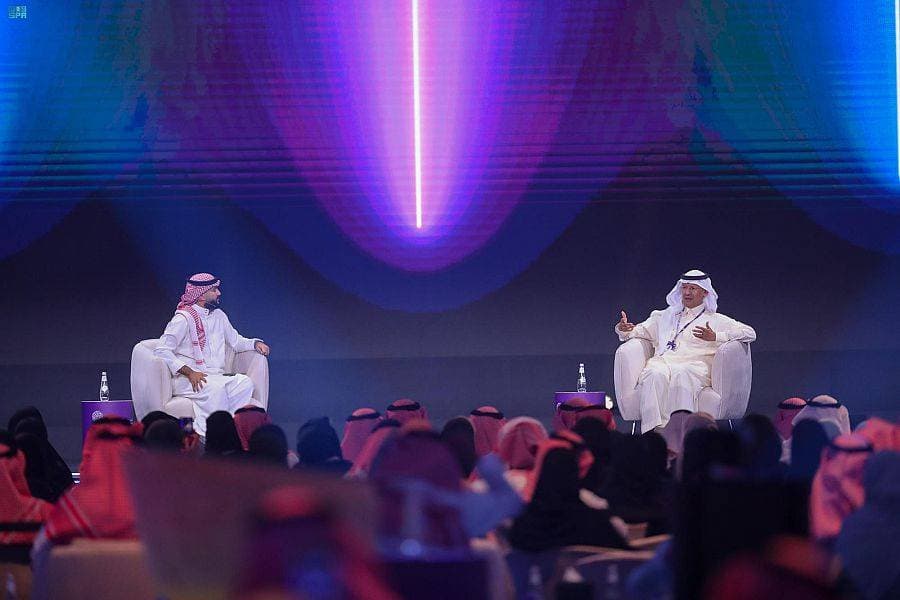 «الموارد البشرية»: 500 ألف عقد عمل موثق إلكترونيا