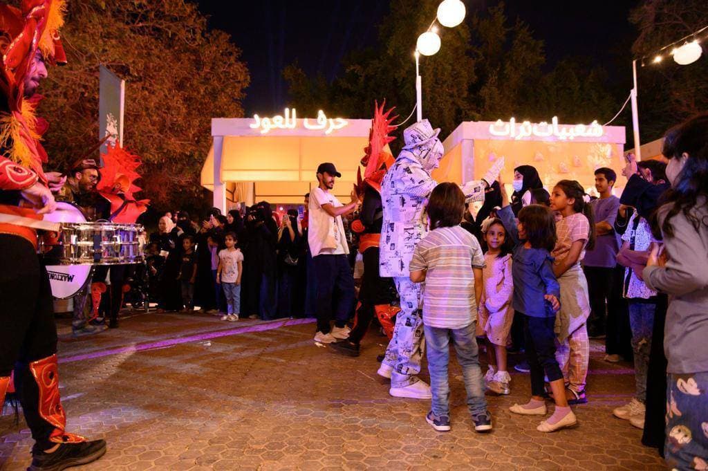 إستمتع المشاركين في منطقة المزرعة بتجربة مليئة بالألوان.