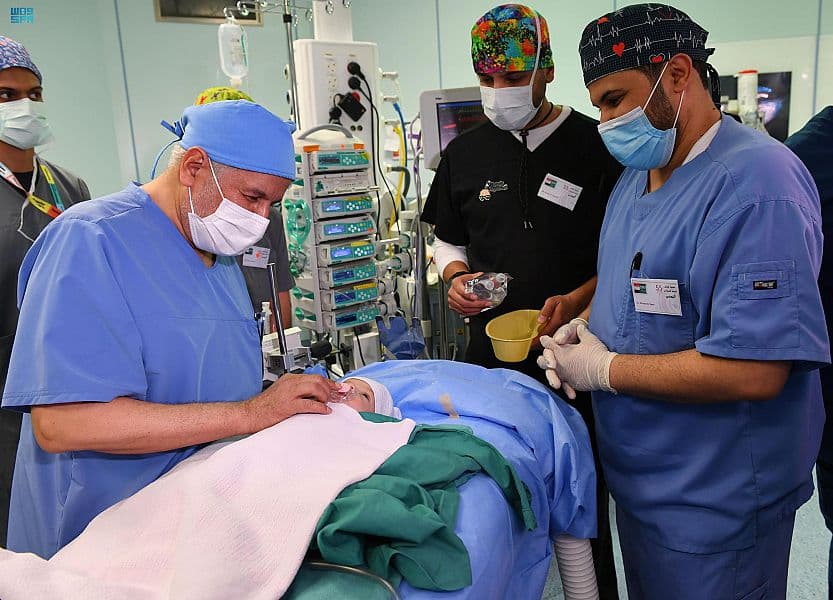 نجاح فصل التوأم السيامي اليمني "سلمان وعبدالله" بعد عملية استغرقت 8 ساعات