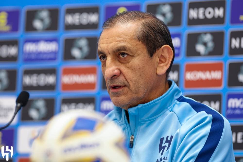 دياز خلال المؤتمر الصحفي أمس. مركز الهلال الإعلامي