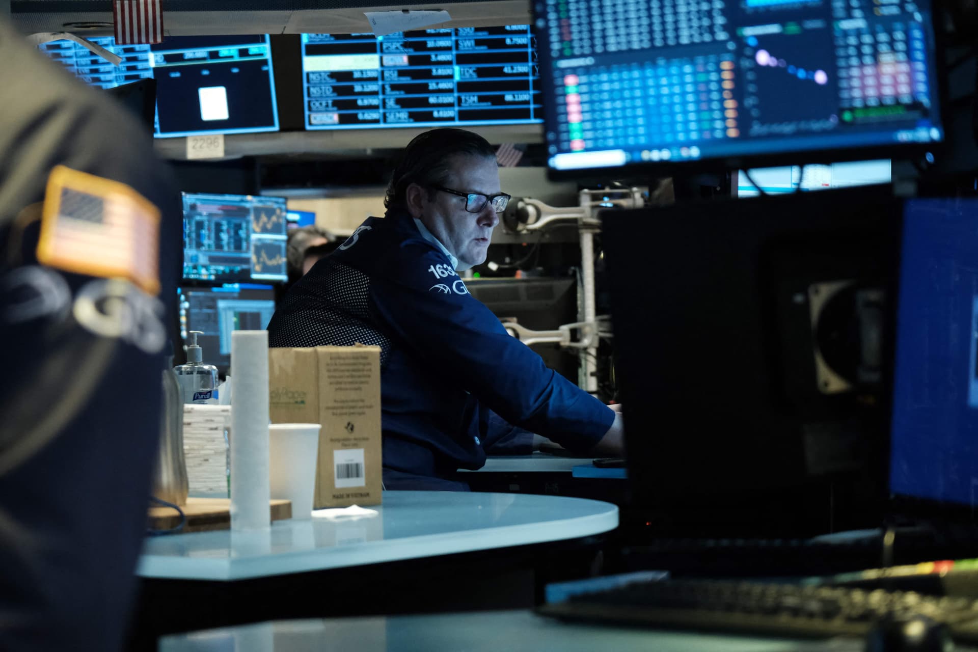 بعد أسوأ مبيعات أسبوعية في 2023 .. "وول ستريت" تصعد