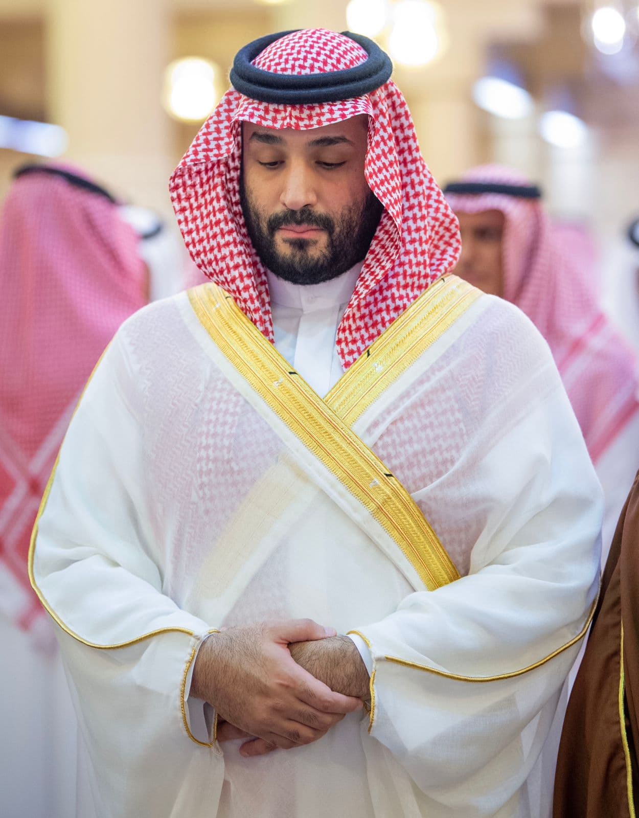 ولي العهد يؤدي صلاة الميت على الأميرة الجوهرة بنت عبدالعزيز