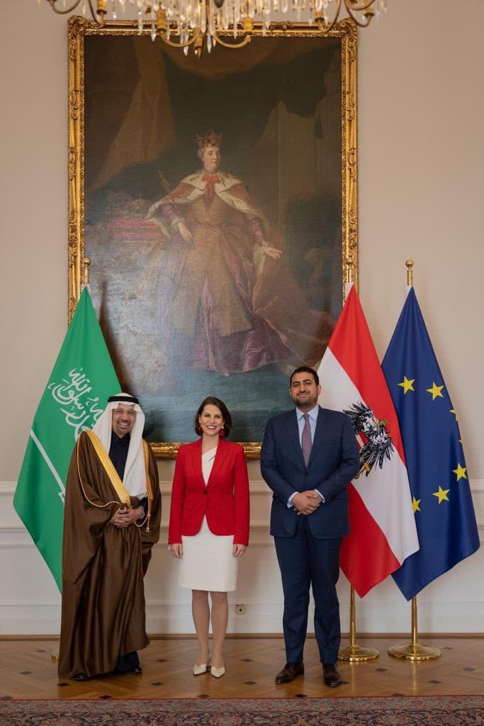 الفالح يعرض الفرص الاستثمارية في السعودية على كبار المسؤولين النمساويين