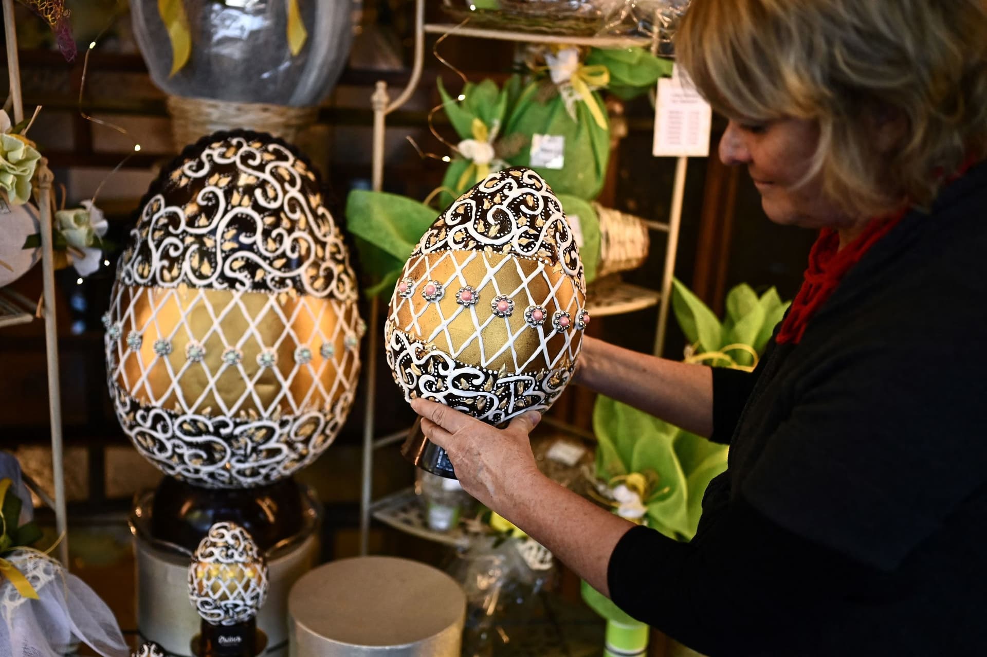 بيضة الملوك .. شوكولاتة مزخرفة بالذهب بـ 400 يورو