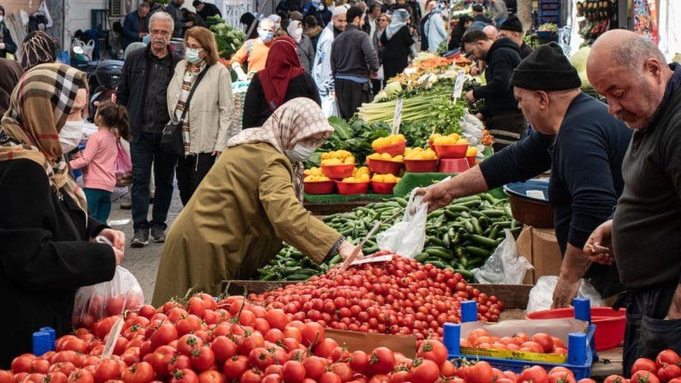 ارتفاع أسعار الغذاء وتباطؤ تضخم الإيجارات في تركيا خلال فبراير