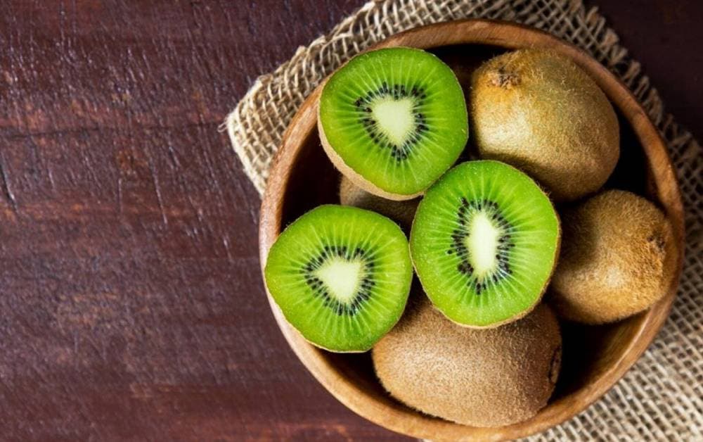 الكيوي يحتوي على كميات عالية من السيروتونين.