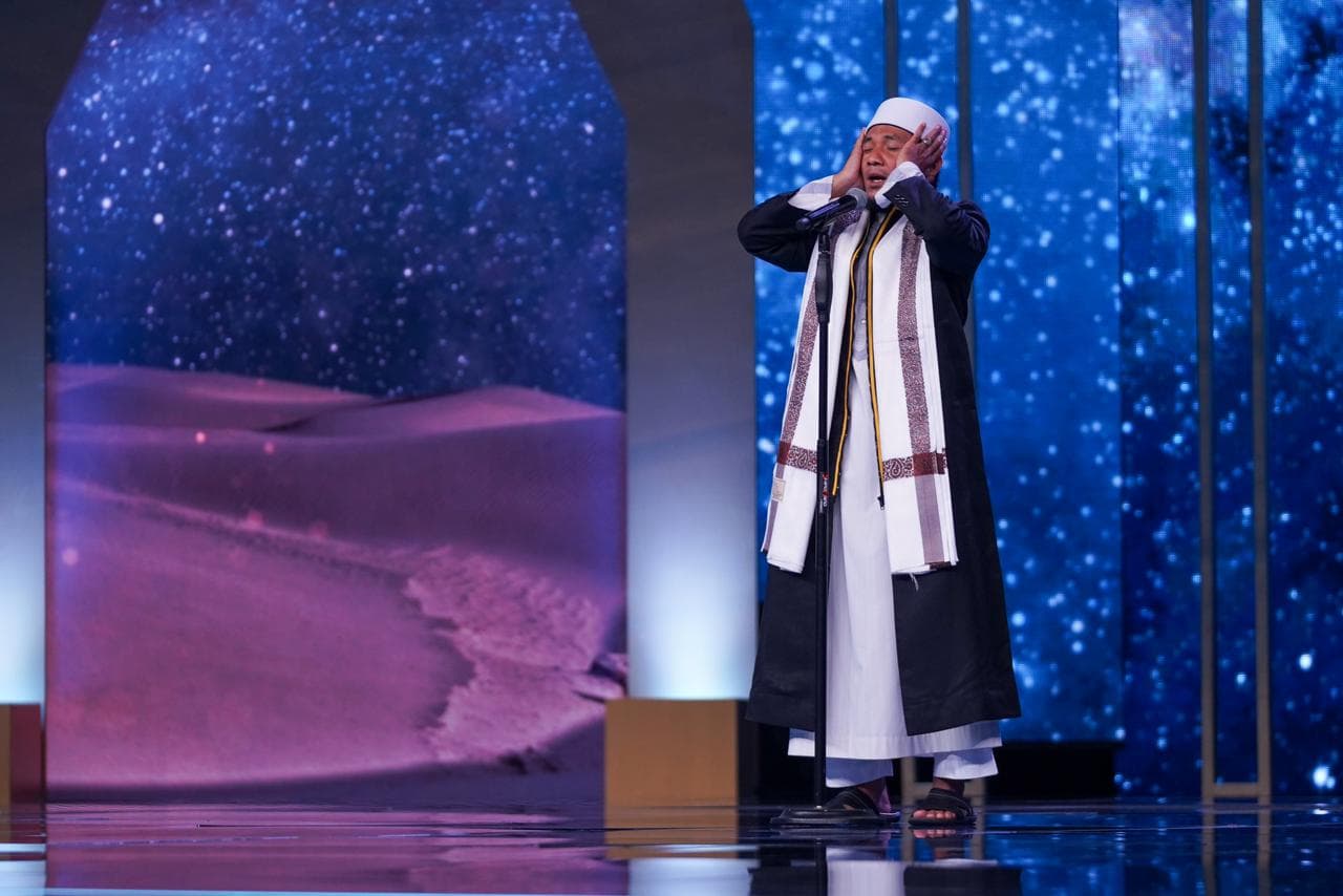 بالمقامات والطبقات الصوتية.. أربعة مؤذنين يتنافسون على أكبر جوائز عطر الكلام