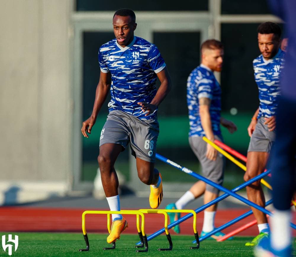 سعود عبد الحميد خلال المران اللياقي أمس. مركز الهلال الإعلامي