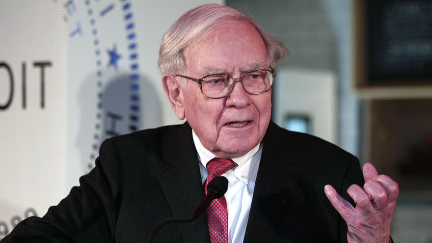 وارن بافيت: الإنفاق المفرط للمستهلكين بعد الجائحة انتهى