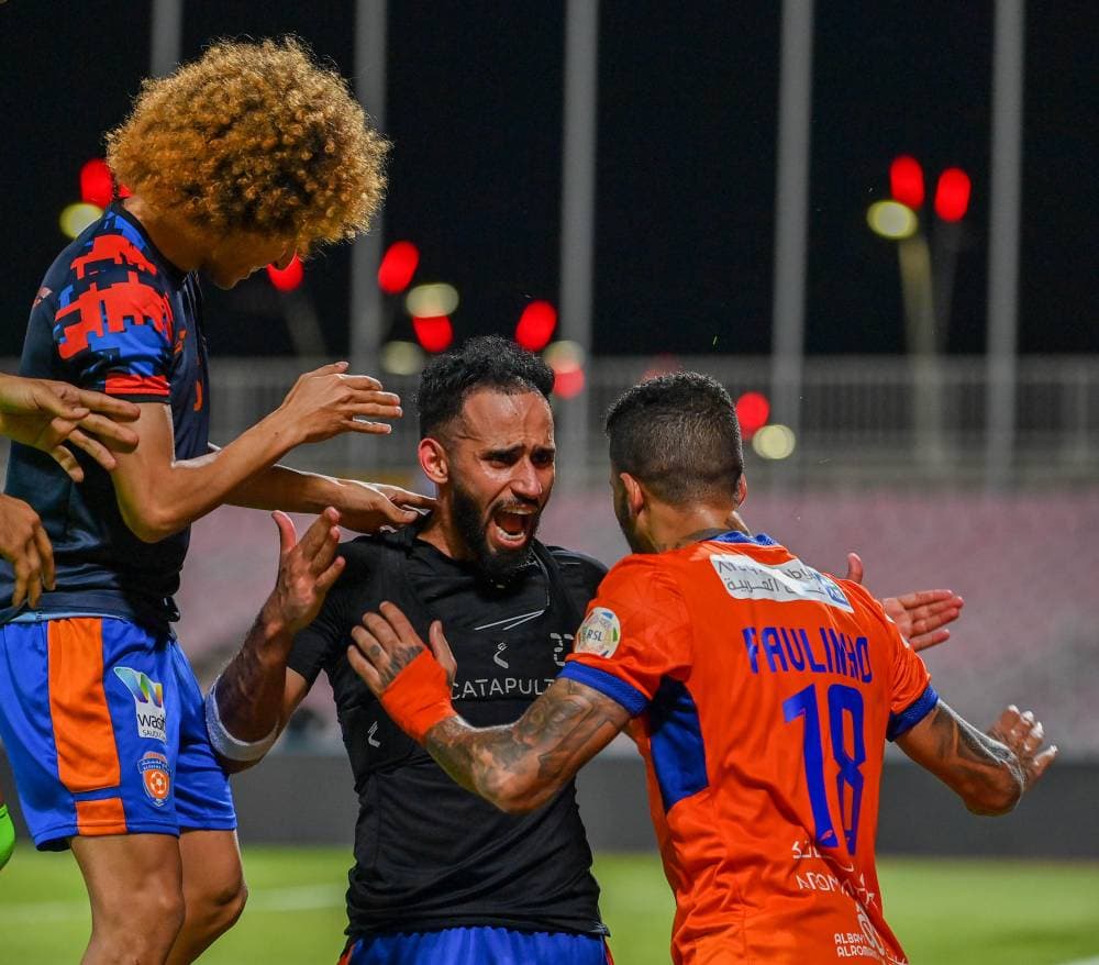 فرحة الفيحاء بالبقاء. تصوير: علي خمج ـ «الاقتصادية»