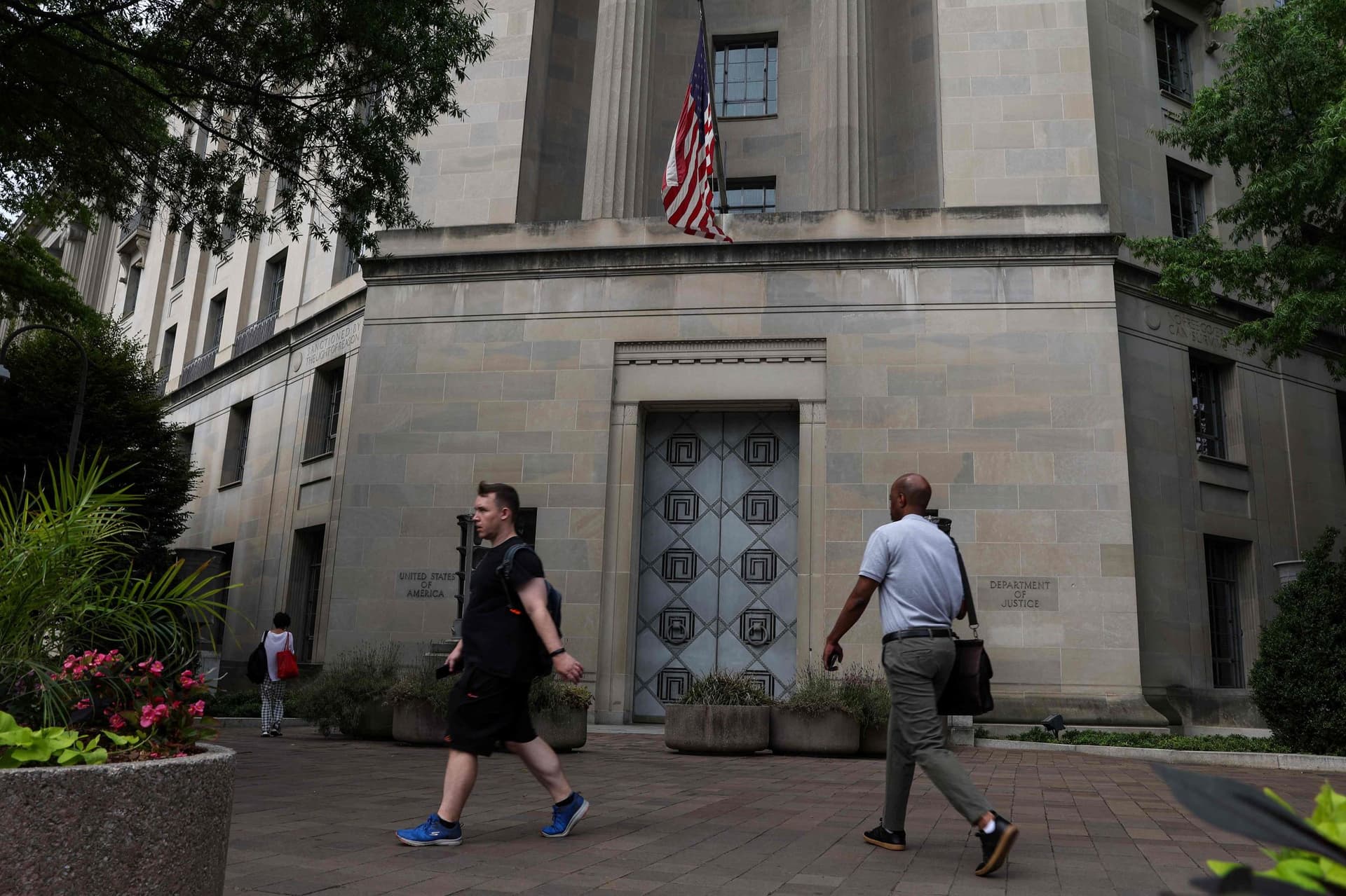 نجل بايدن يقر بذنبه في مخالفات ضريبية وأخرى مرتبطة بحيازة سلاح ناري