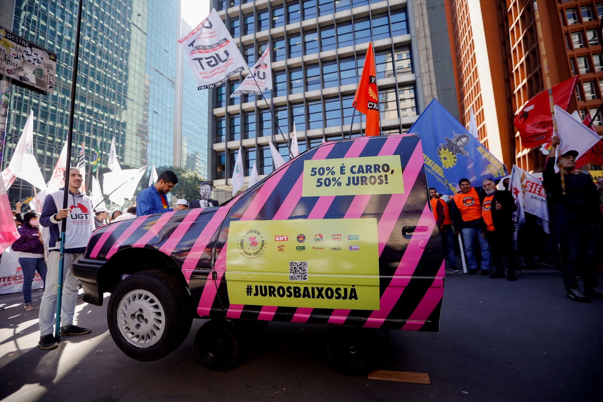 احتجاجات على أسعار الفائدة المرتفعة في ساو باولو