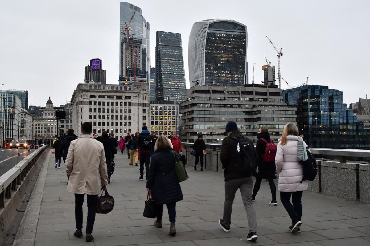 الاقتصاد البريطاني ينكمش بأقل قليلا من المتوقع في مايو