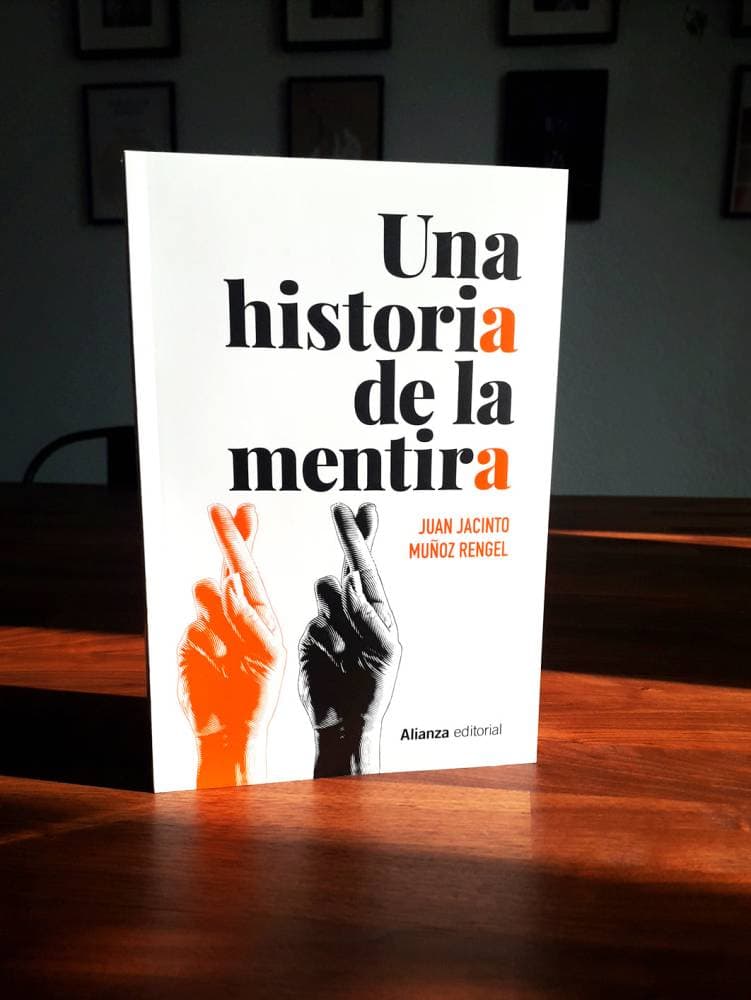 كتاب تاريخ الكذب بلغته الأصلية الإسبانية.