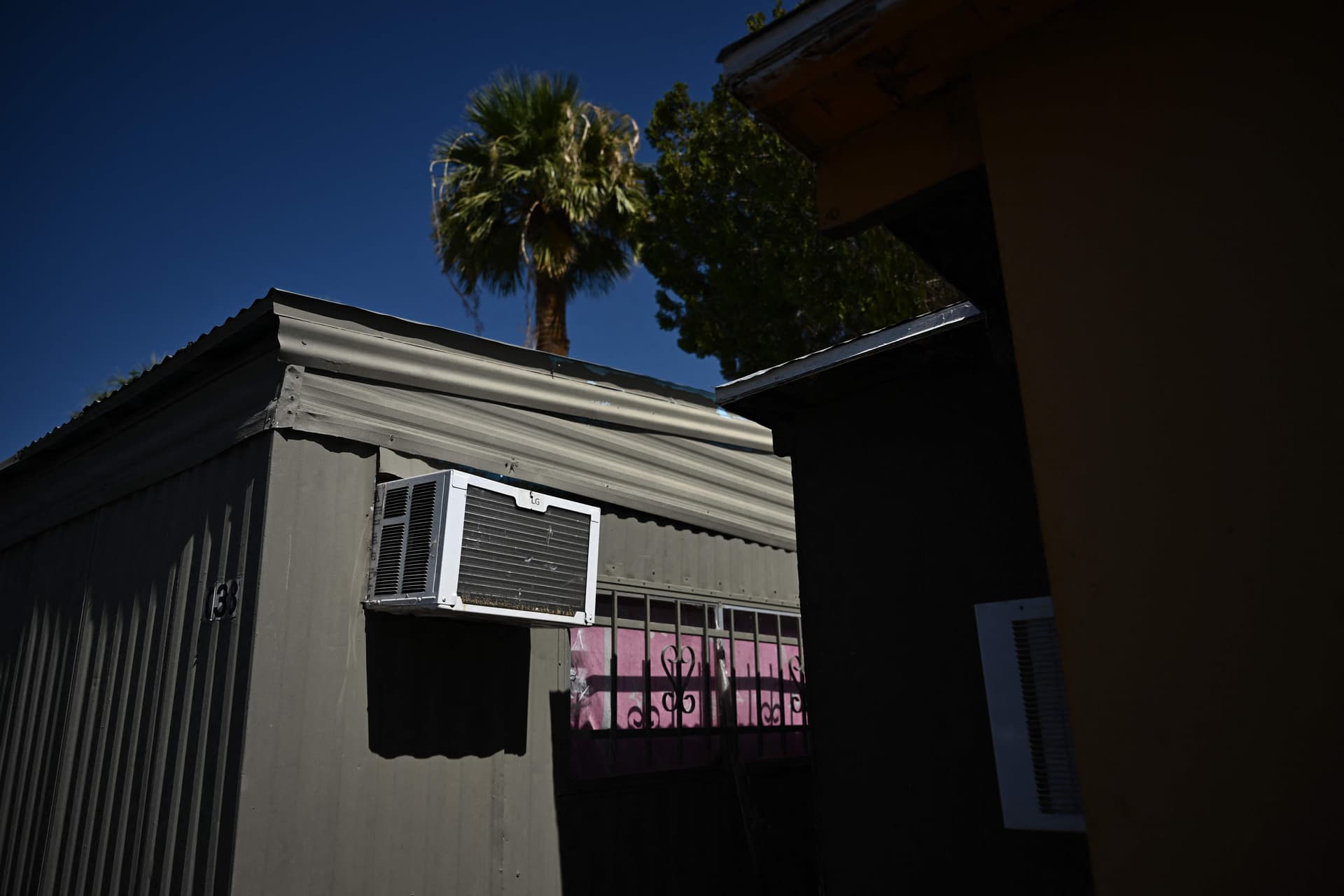 موجة الحر في فينيكس الأمريكية تبرز الهوة بين الأغنياء والفقراء