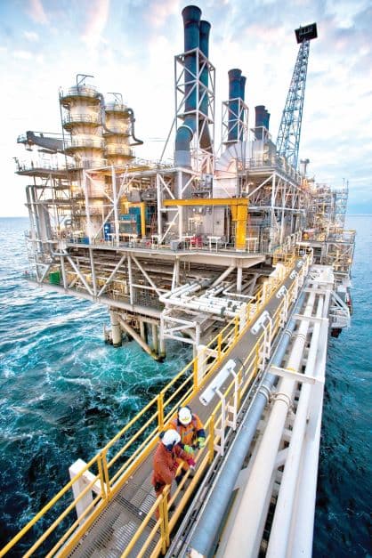 النفط يرتفع مدعوما بتوقعات طلب قياسية ويحقق مكاسب للأسبوع السابع