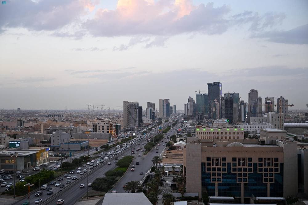 رئيس هيئة قناة السويس يتوقع إيرادات 7 مليارات دولار في 2022