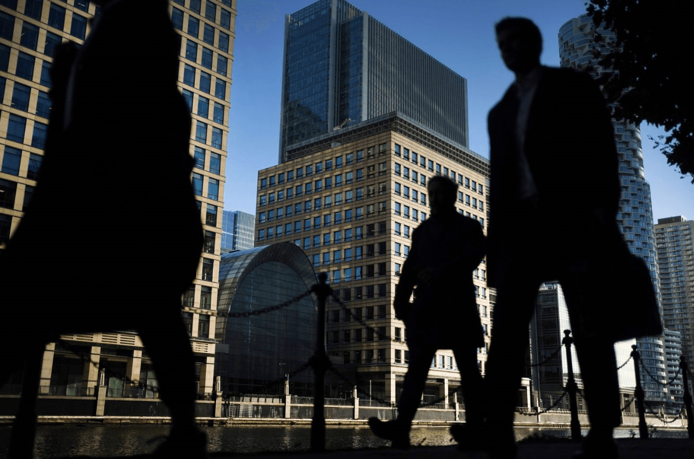 كبار رؤساء الشركات في بريطانيا يكسبون 118 مرة أكثر من العاملين