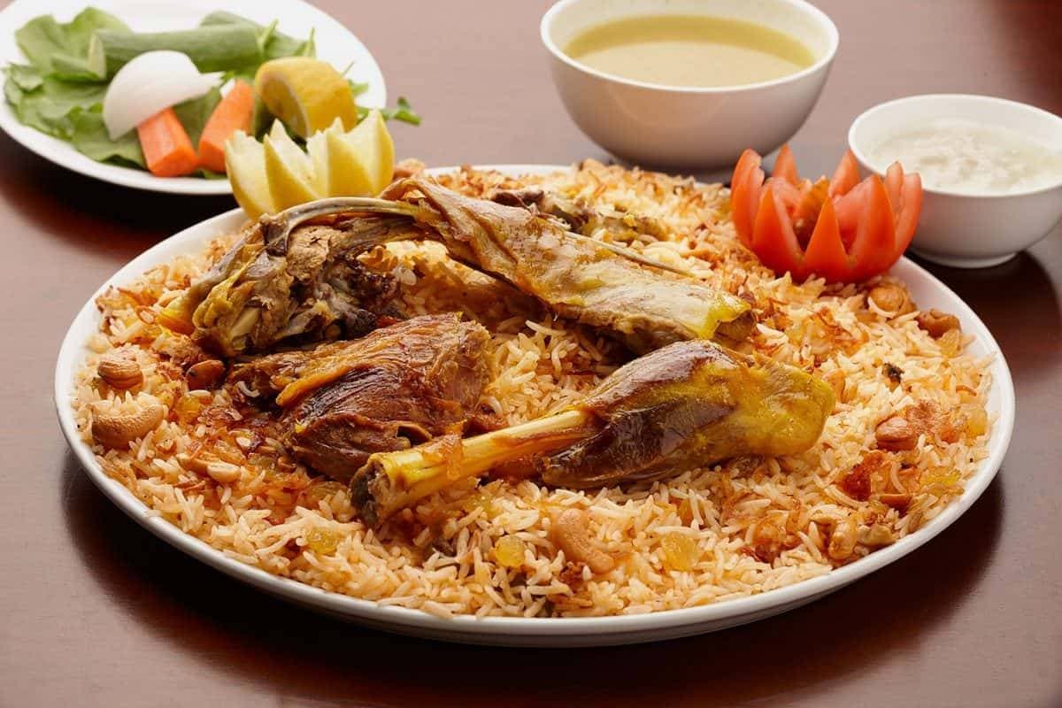 من ضمن الأكلات المشتركة بين البلدين المندي.