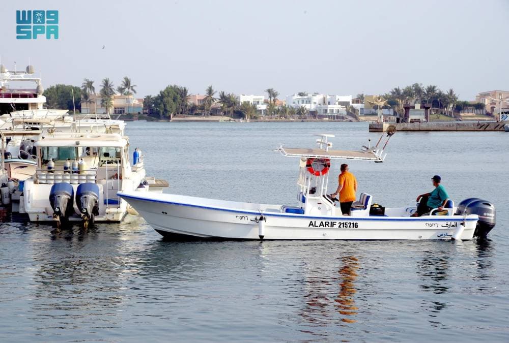 شاطئ درة العروس .. وجهة الباحثين عن الاستراحة والاستجمام