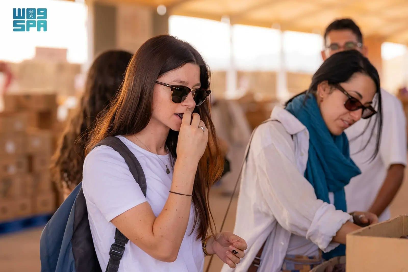 مهرجان مزاد التمور في العلا يجذب السياح الأجانب