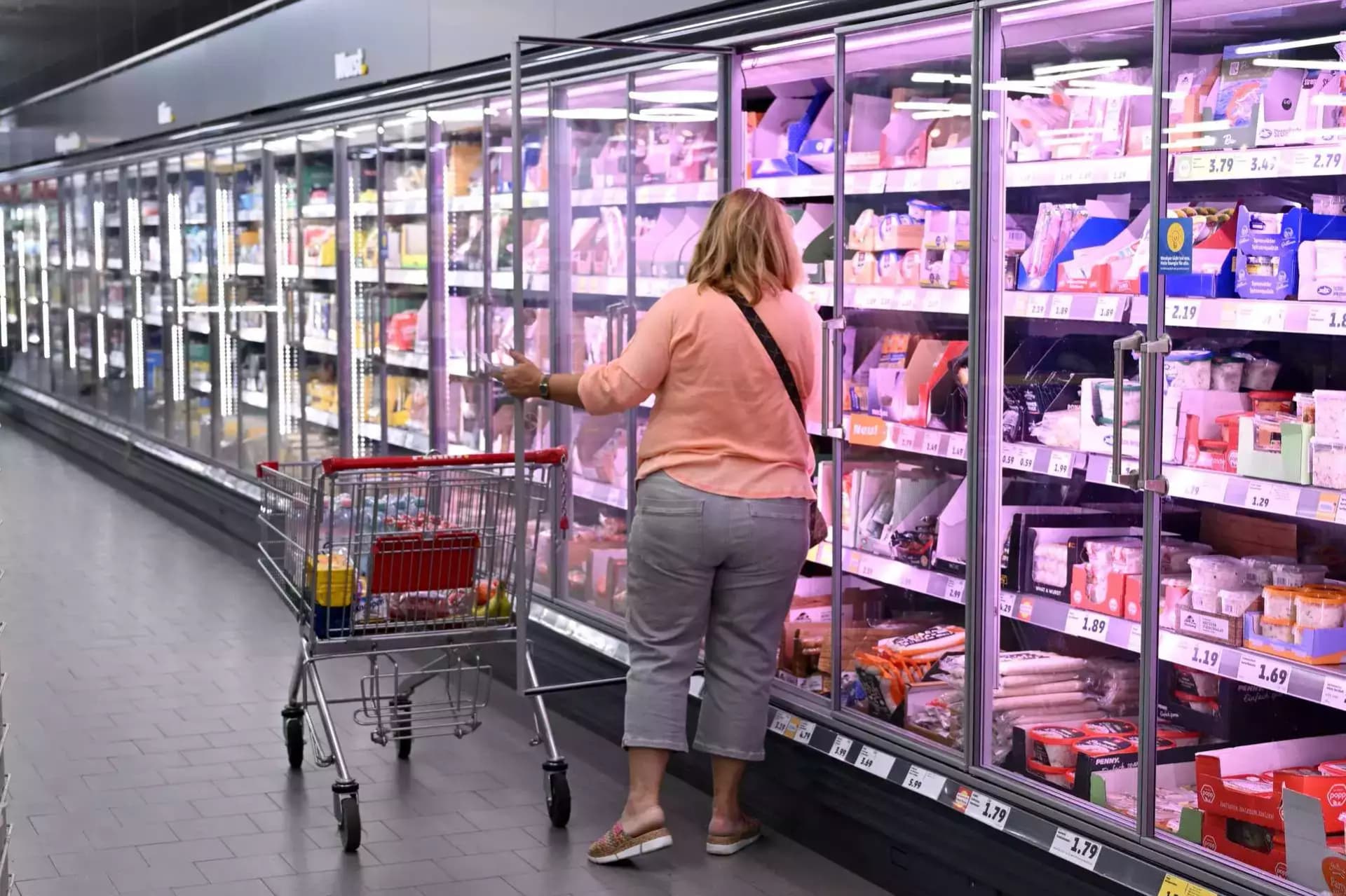 في فرنسا .. متاجر التجزئة تطالب مصنعي الأغذية بخفض الأسعار 5 %